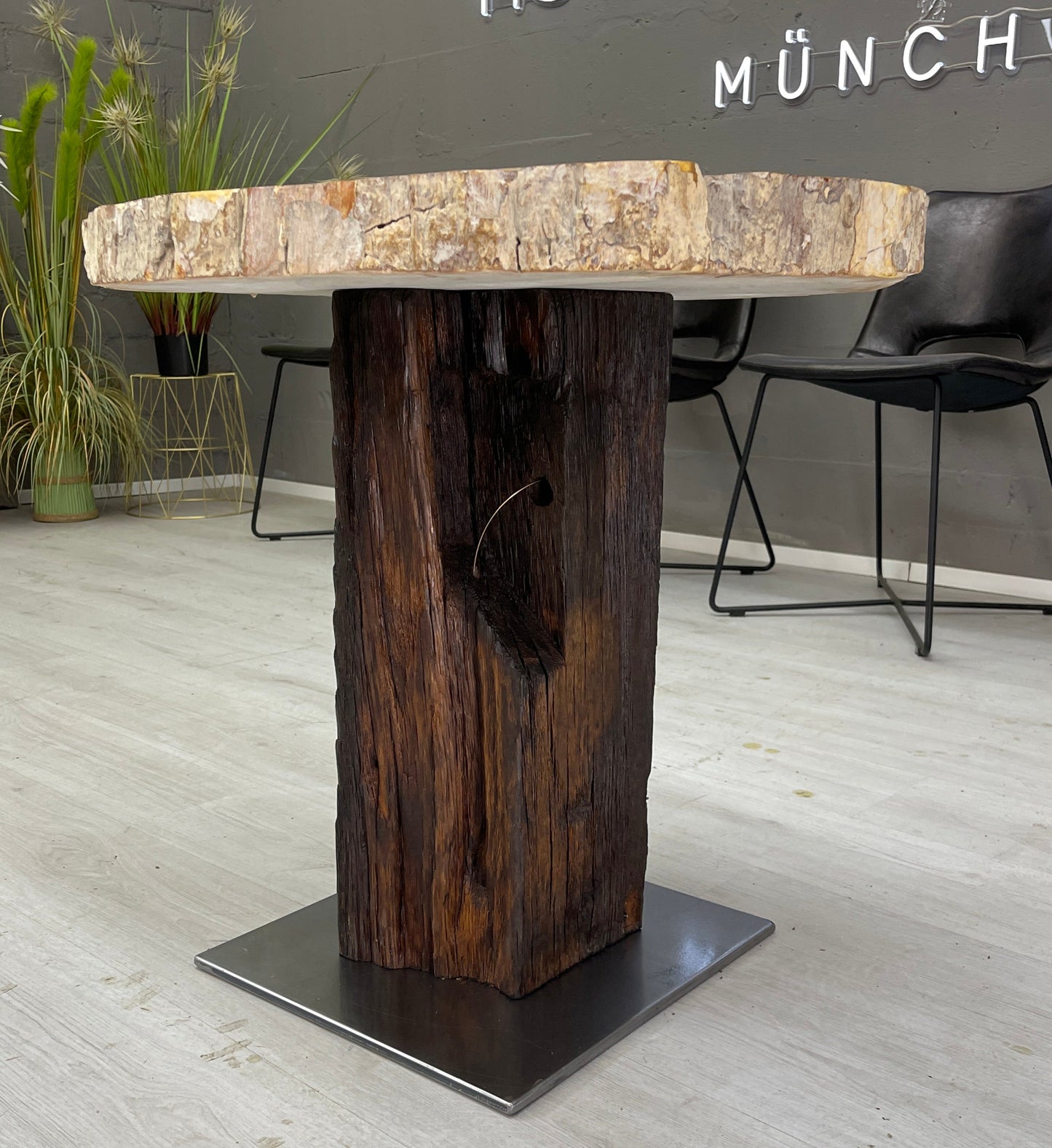 Couchtisch Beistelltisch versteinertes Holz auf Eichensockel