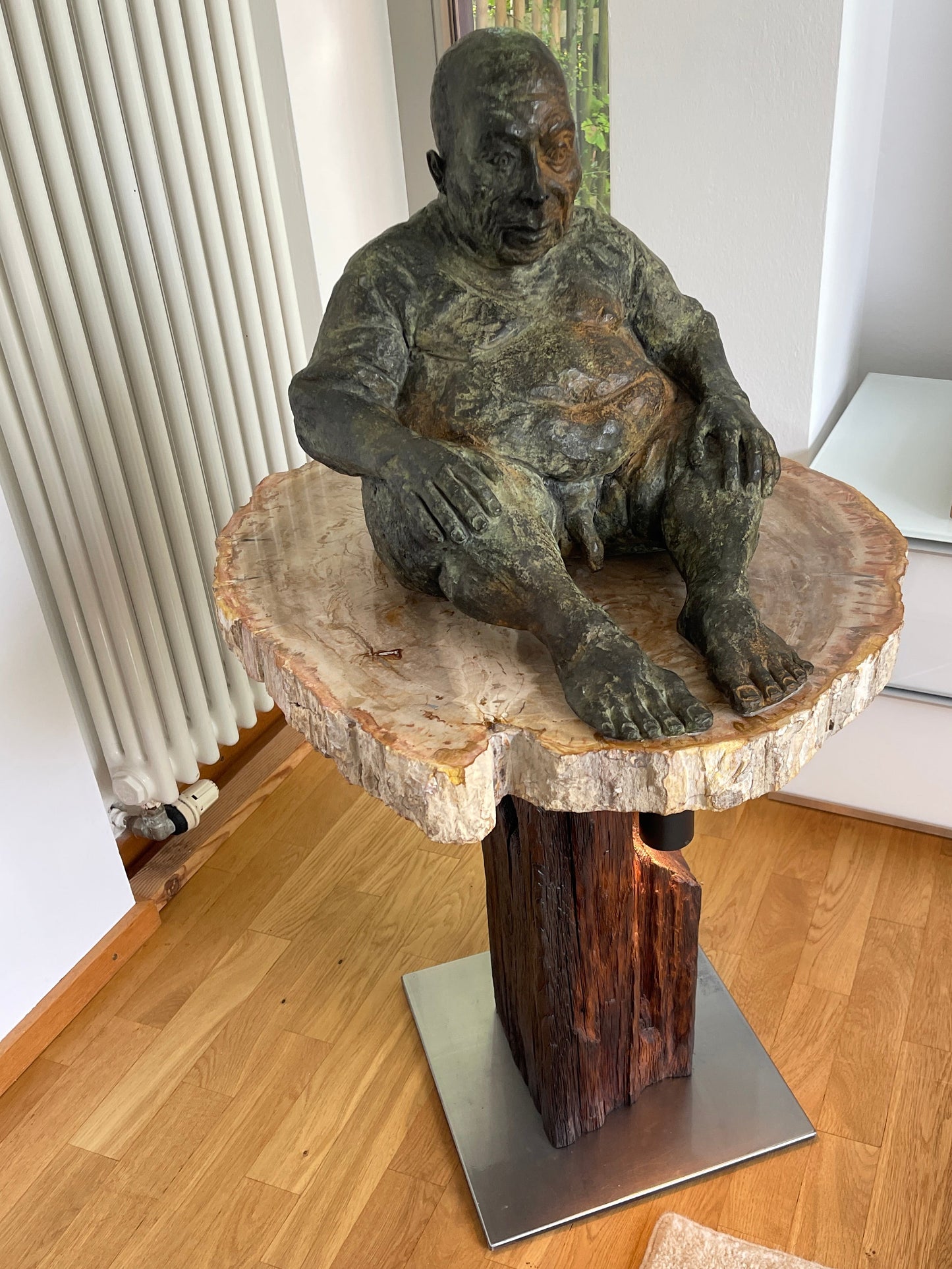 Couchtisch Beistelltisch versteinertes Holz auf Eichensockel