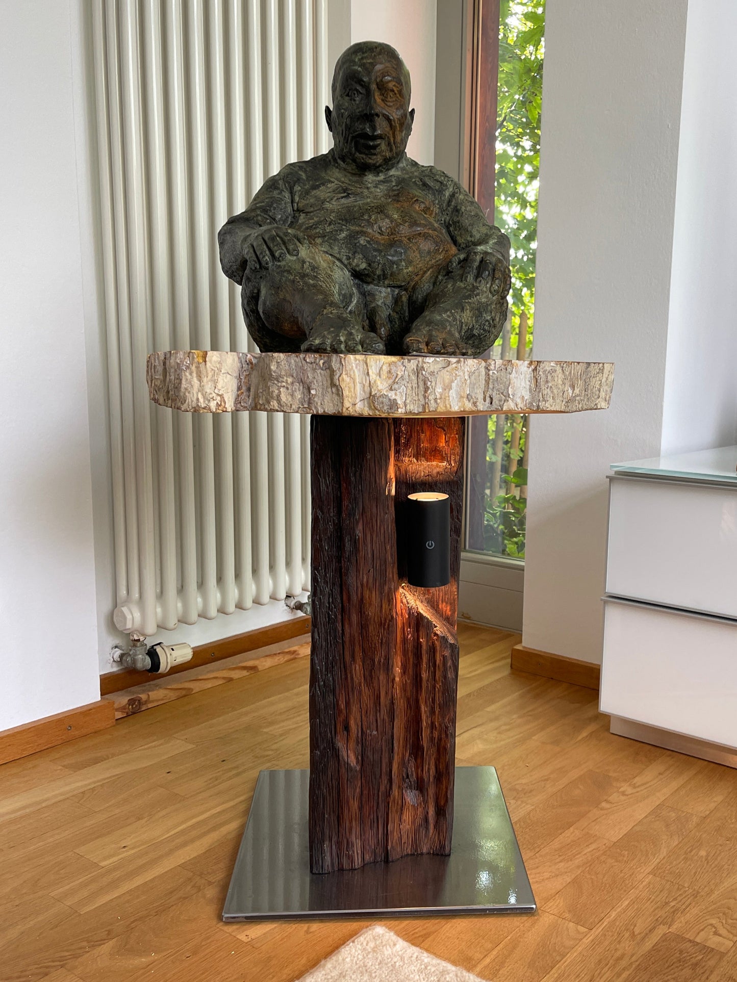 Couchtisch Beistelltisch versteinertes Holz auf Eichensockel