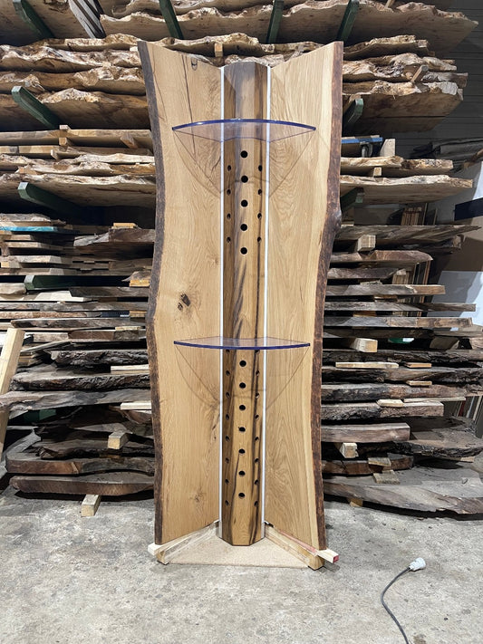Eichenholz Weinregal mit Glasablagen beleuchtet
