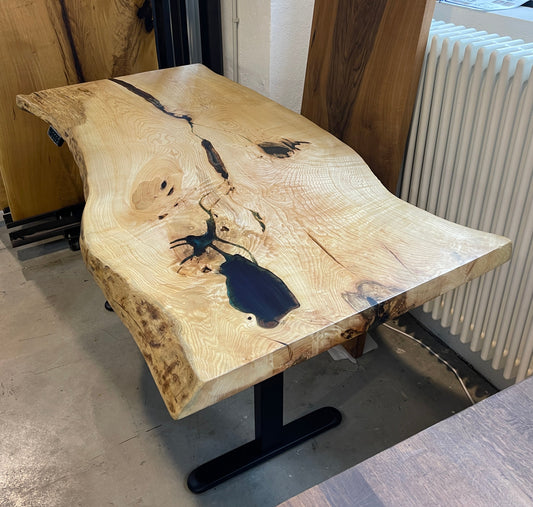 Olivesche Schreibtisch mit wilder Baumkante  ....handgefertigt