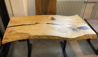 Olivesche Schreibtisch mit wilder Baumkante  ....handgefertigt