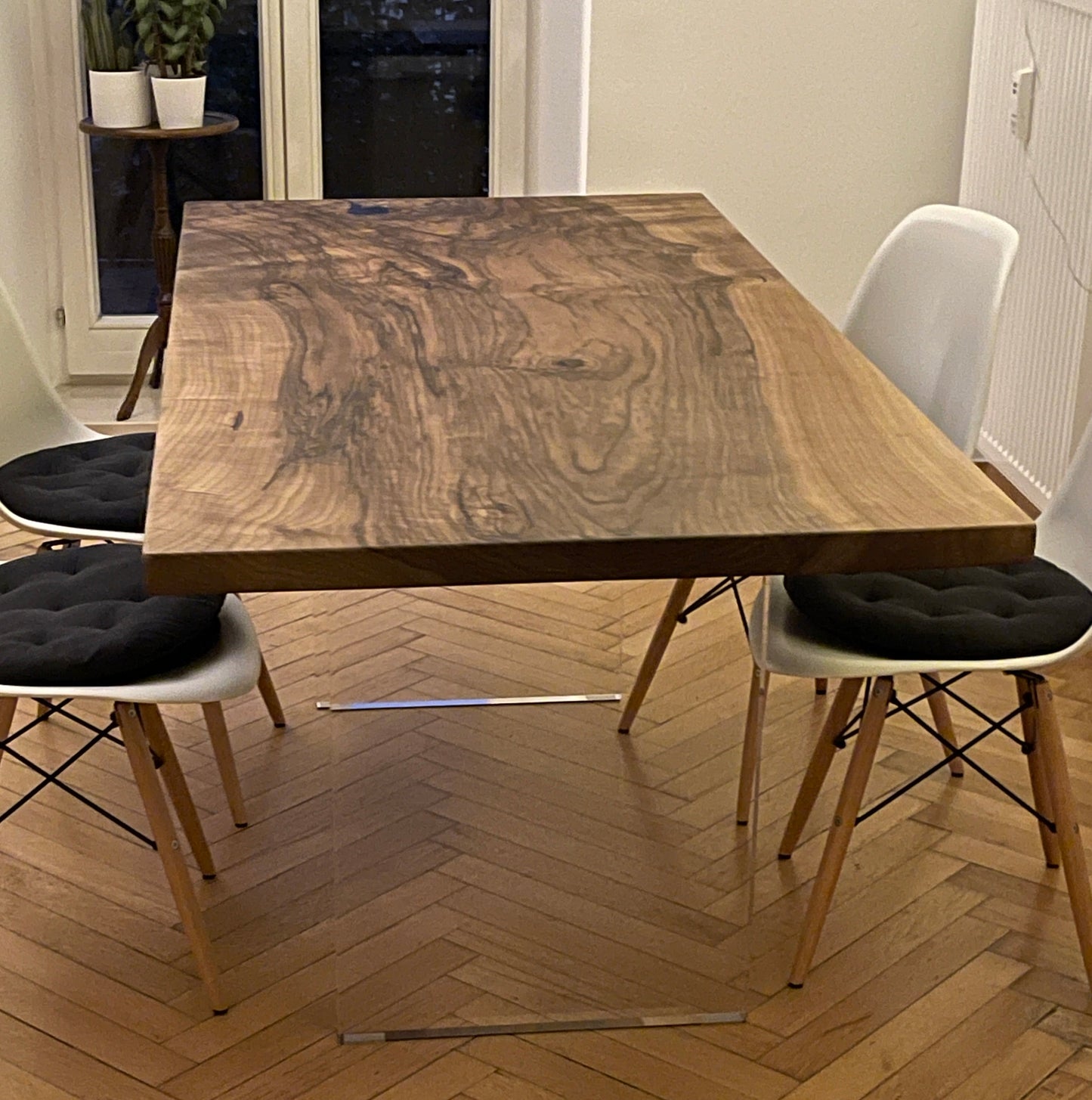 Plexiglas Tischbeine für Massivholztische – Luxus & Leichtigkeit