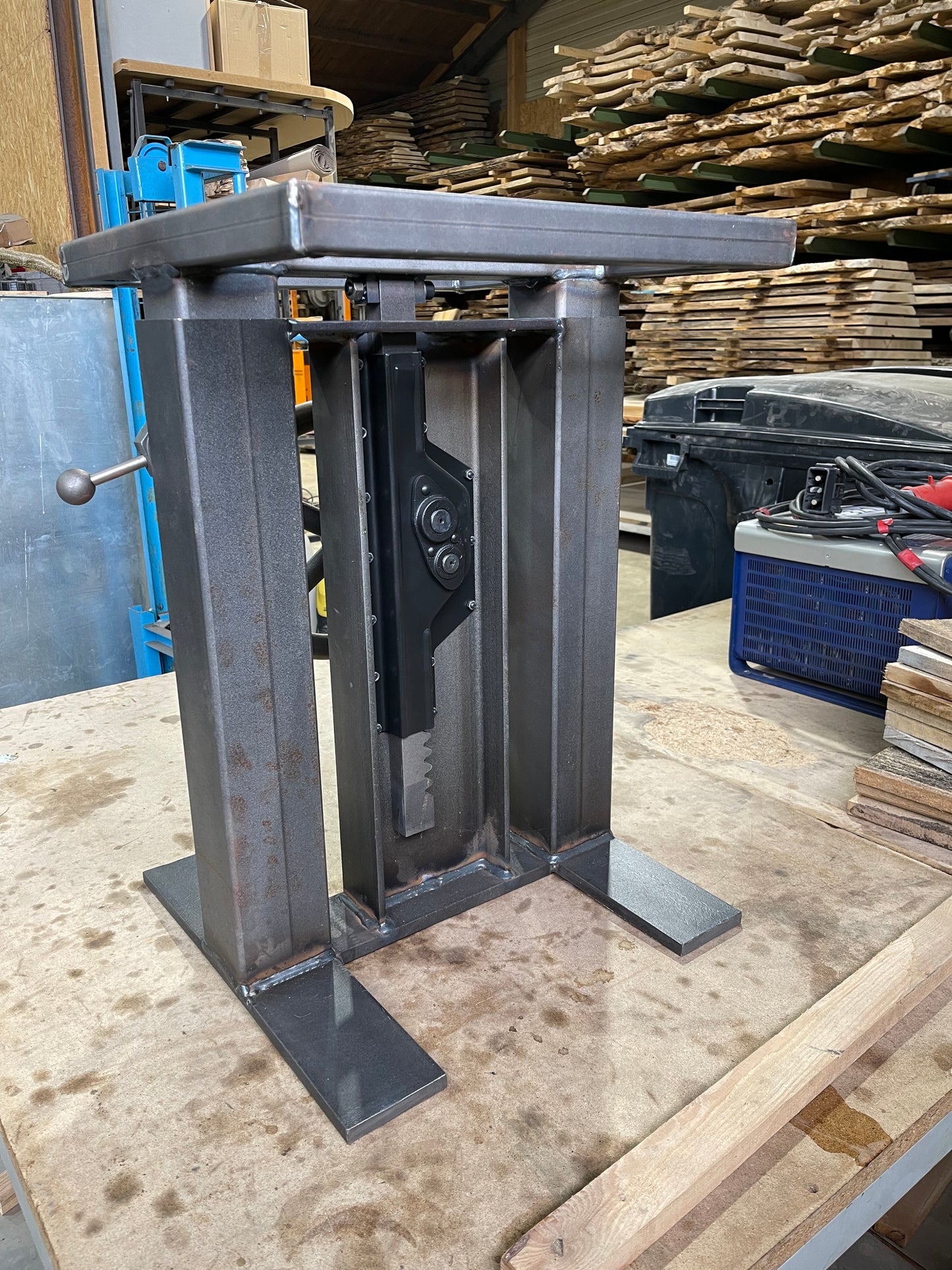 Tischgestell HighJack Stahl höhenverstellbar Industriedesign unbehandelt