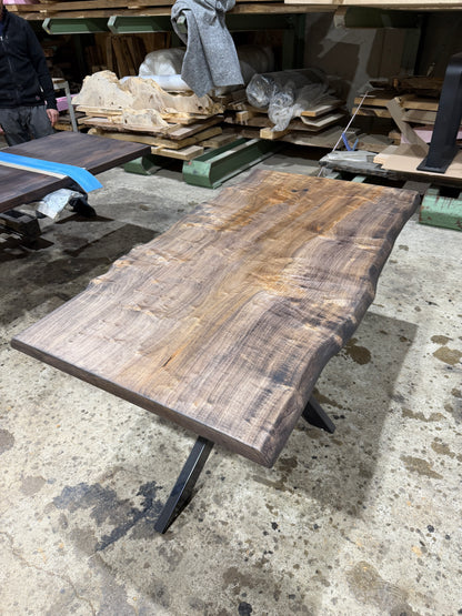 Platane Tischplatte mit Baumkante 200x90x4cm dunkel geölt